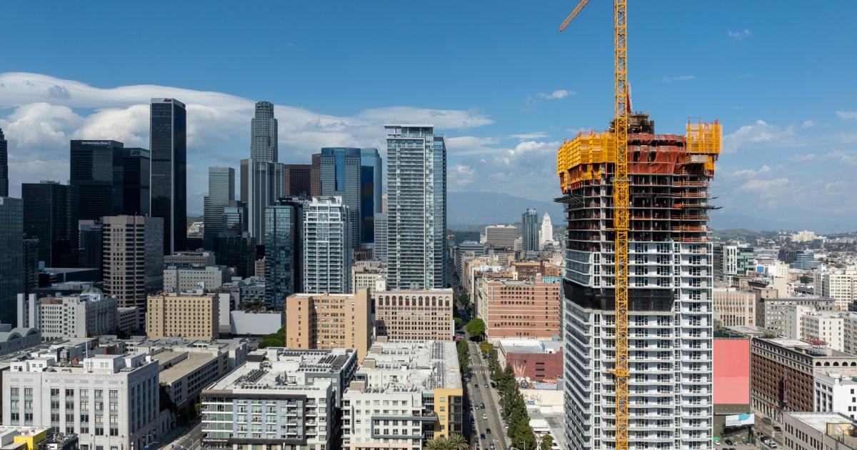 Onni apartment tower continues its ascent at 1000 S. Hill Street in